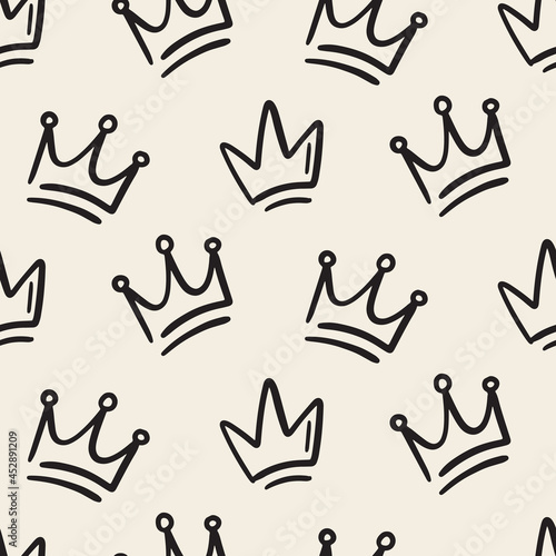 Cute baby Seamless pattern with crowns