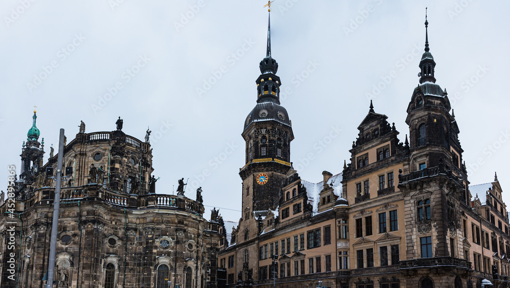 ドイツ　ドレスデンの旧市街のドレスデン城とカトリック旧宮廷教会