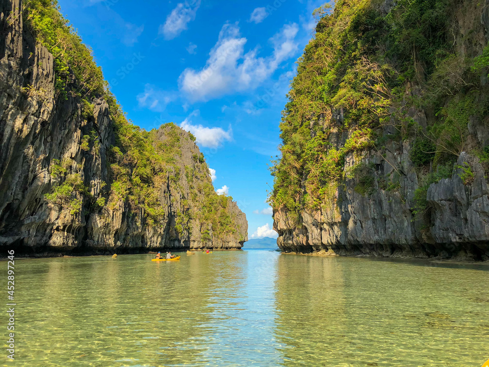 フィリピンのパラワン州エルニドを観光している風景Scenery of sightseeing in El Nido, Palawan, Philippines.