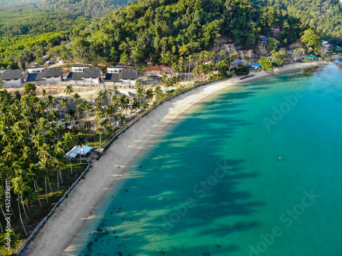 フィリピンのパラワン州エルニド周辺をドローンで空から撮影した空撮写真 Aerial photo taken from the sky with a drone around El Nido, Palawan, Philippines. © Hello UG