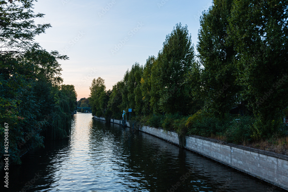 ドイツ　ベルリンのティーアガルテンの川