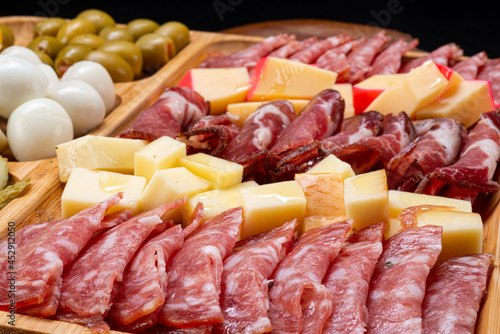 Cold cuts board with salami and different types of cheese