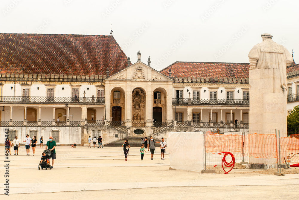Obraz premium Construction at the University of Coimbra Faculty of Law Square statue of the King tourists walking around the square - Portugal