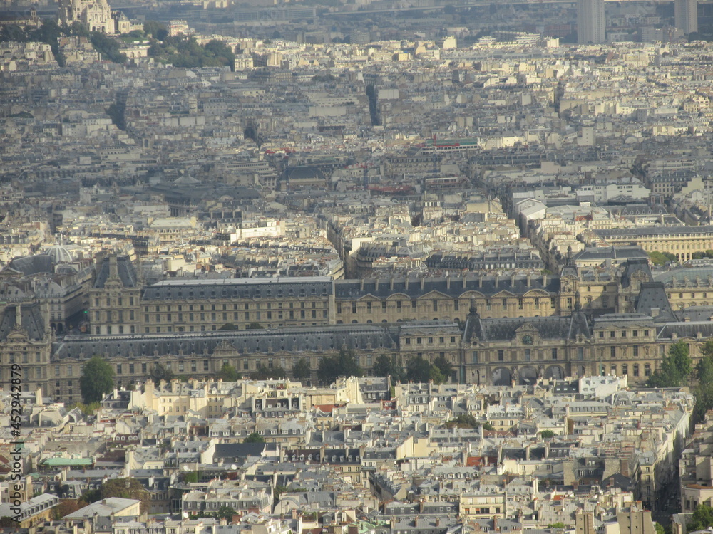 Париж с высоты птичьего полёта, Лувр