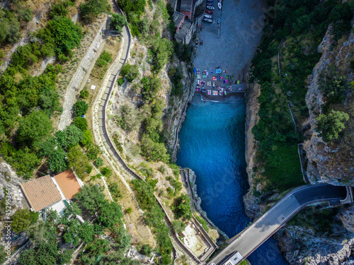 Vista aerea del fiordo di furore, costiera amalfitana, italia