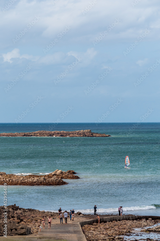 Pléhérel plage, anse du croc au cap Fréhel dans les côtes d'Armor en Bretagne.	