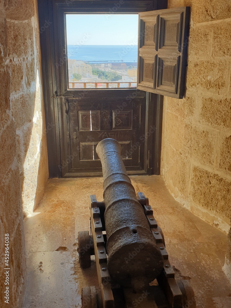 Cañón situado en la Alcazaba de Almería