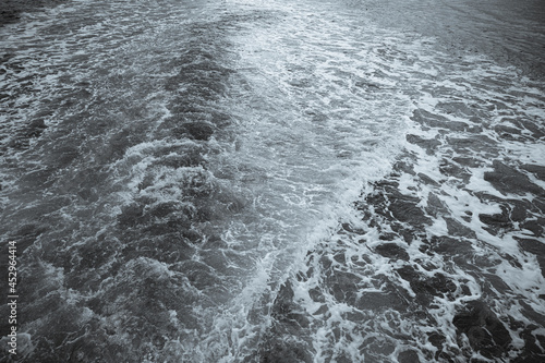 Water swell from the Greenock to Dunoon ferry © Anders93