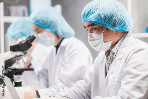 Health care researchers wor...