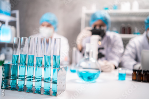 Health care researchers wor...