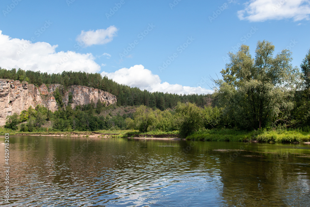 Obraz premium Rocks on the banks of a mountain river