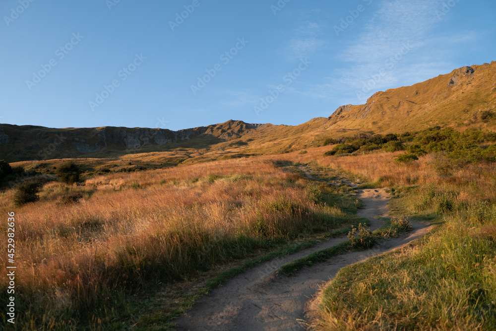Roys Peak Track in the morning during Sunrise