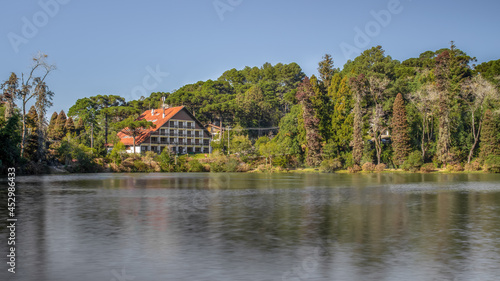 Lago Negro - Gramado RS, Brasil. Longa exposição no lago negro de gramado. Sem pessoas e pedalinhos na imagem.