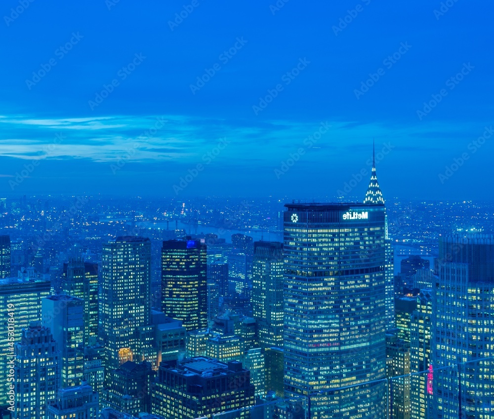 Obraz premium View of New York Manhattan during sunset hours