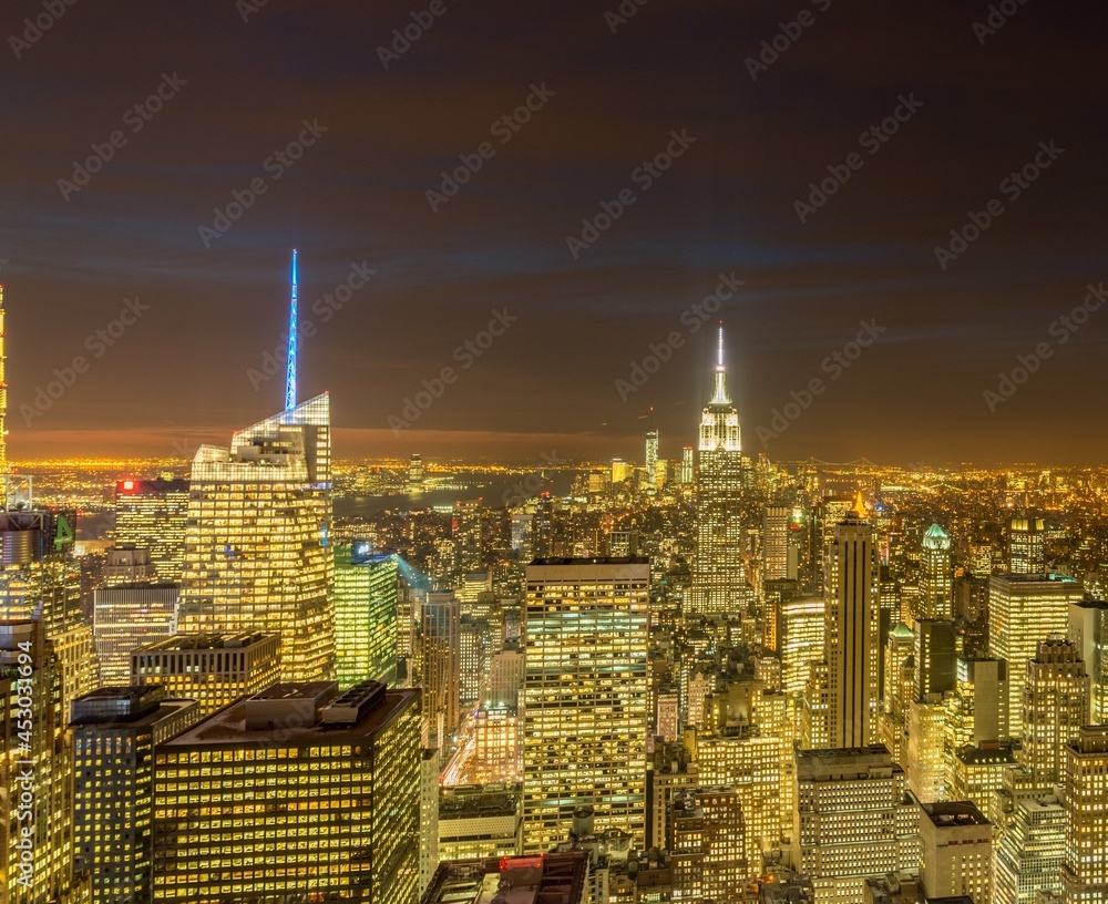 Fototapeta premium New York - DECEMBER 20, 2013: View of Lower Manhattan on Decembe