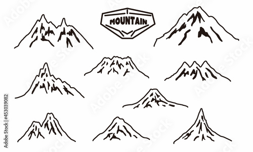 手描きの山のイラストベクター素材