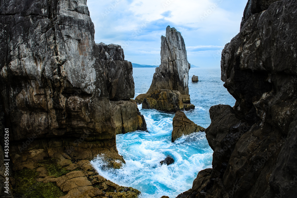 三陸復興国立公園にある唐桑半島の巨釜半造の折石