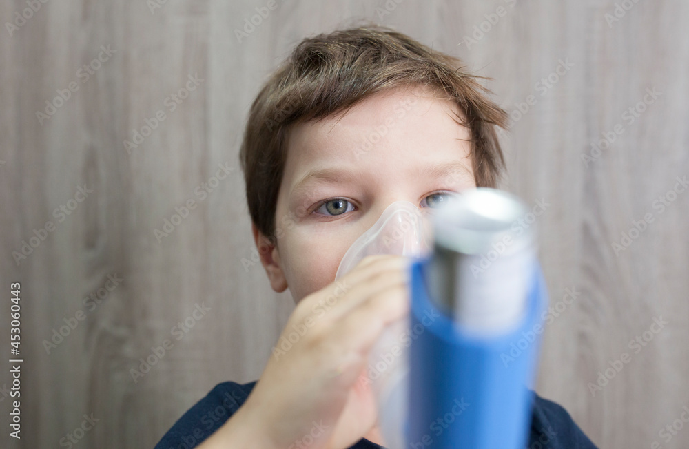 Fotografie Child boy using medical spray for breath