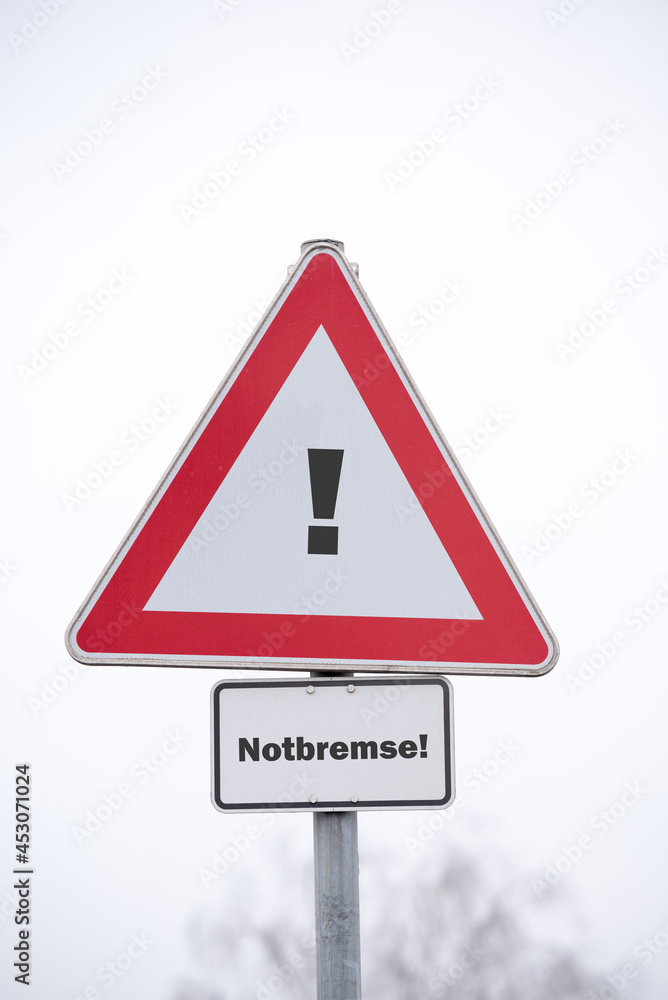 Straßenschild mit der Aufschrift Notbremse Straßenschild mit der Aufschrift Notbremse