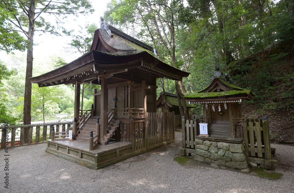 石上神社　摂社の出雲建雄神社と猿田彦神社　奈良県天理市