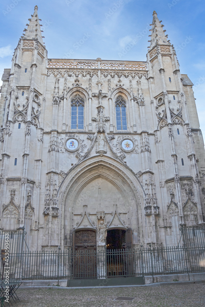 façade de la basilique Saint-Pierre d'Avignon