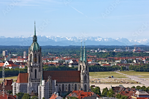 Skyline München mit Bergen