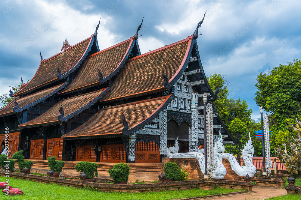 Wat Lok Moli is a Buddhist temple is a major tourist attraction Is an ancient Thai art and is Public places in Chiang Mai,Thailand