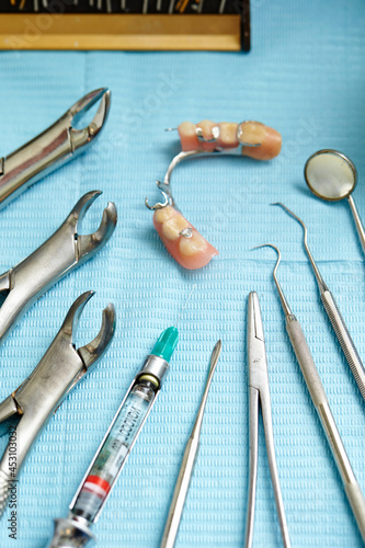 Dental prostheses and dental tools 