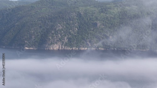 brouillard sur le fjord du Saguenay photo