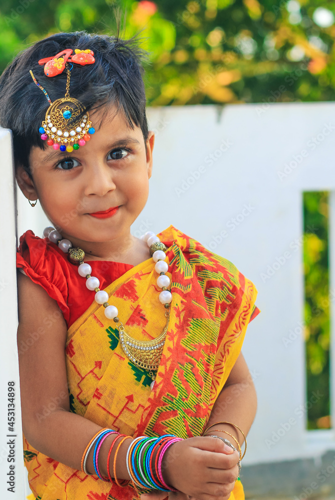 Indian little girl in traditional saree and jewelry. Cute Indian little ...