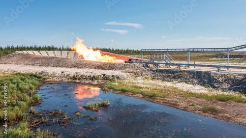 horizontal flare installation from above  annealing of a gas well