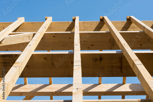 Construction d'une toiture en bois