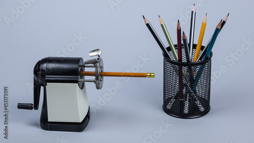 Manual pencil sharpener