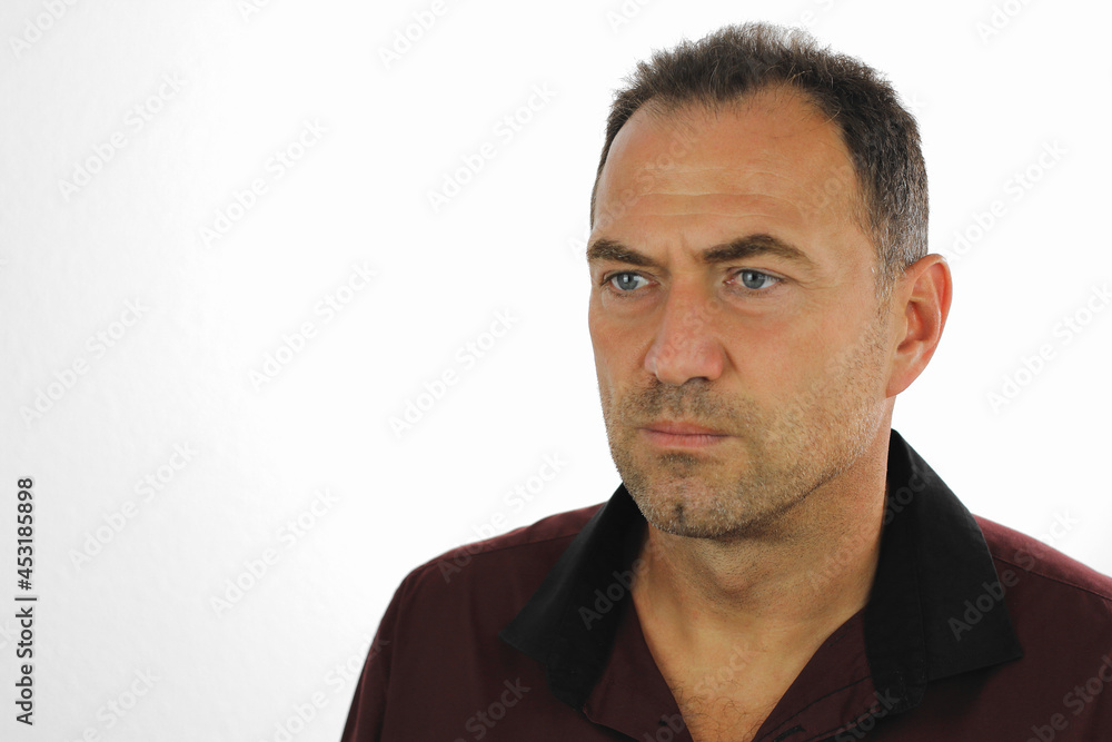 Obraz premium Man with serious look in dark shirt