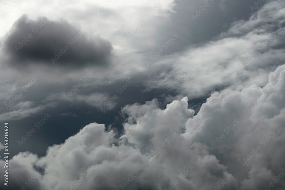 Obraz premium Dark clouds building into a rain storm