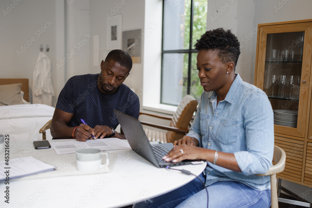 © Creative Flame - Man and woman using laptop and filling documents © Creative Flame - Man and woman using laptop and filling documents