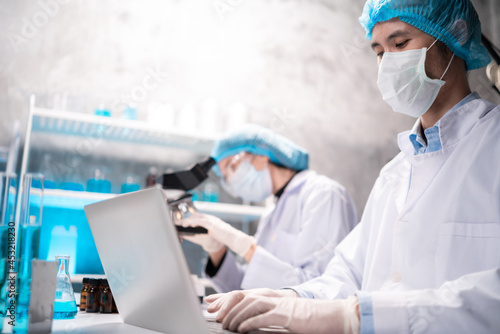 Health care researchers wor...