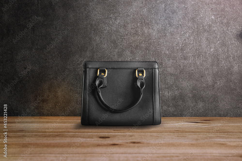 コンクリート背景とかっこいい黒のカバン Stock Photo Adobe Stock コンクリート背景とかっこいい黒のカバン Stock Photo Adobe Stock