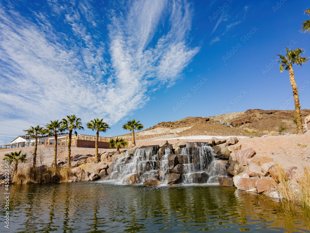 Obraz premium Waterfall landscape in Lake Las Vegas