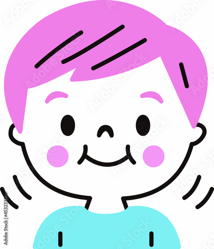 よく噛んで食べている男の子