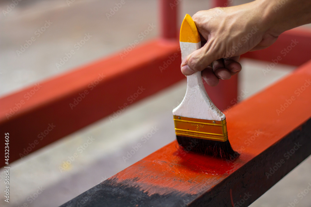 Foto de Rustproof painted steel pipes in the factory. Red iron pipe