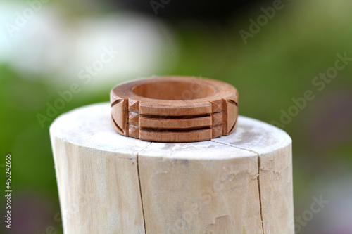 Photos Bague égyptienne appelée aussi bague atlante ou bague de ré en bois flotté