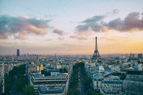 Paris at sunset © Suhyuk