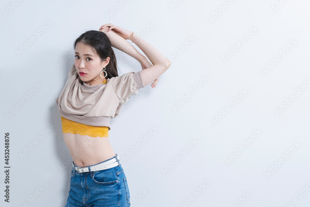 カジュアルファッションの女性 カジュアルファッションの女性