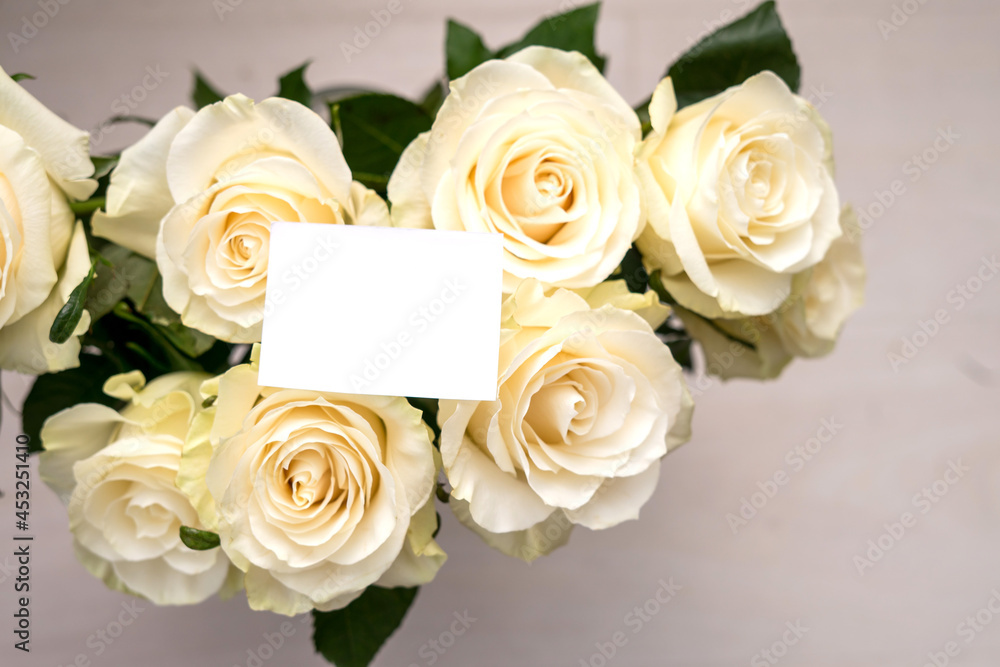 Gettig frame mock up card o white roses. Empty copyspace for text