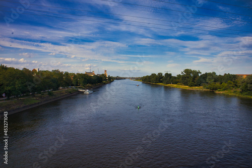 Blick auf den Fluß Elbe in Magdeburg, Sachsen Anhalt, Deutschland © Mark Lämmchen 