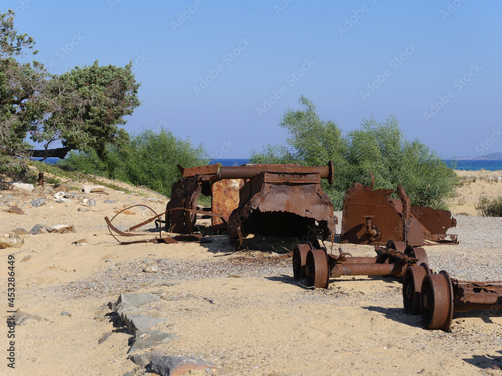 Überreste des Bergbaus in den Dünen von Piscinas