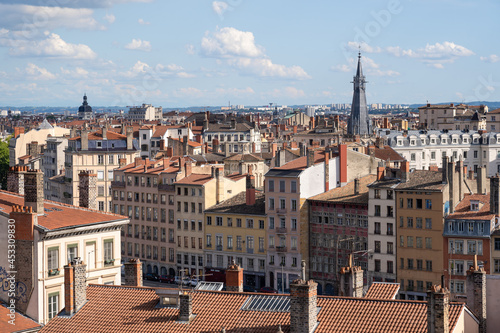 Vue panoramique sur le Vieux Lyon et les quais de Saône photo