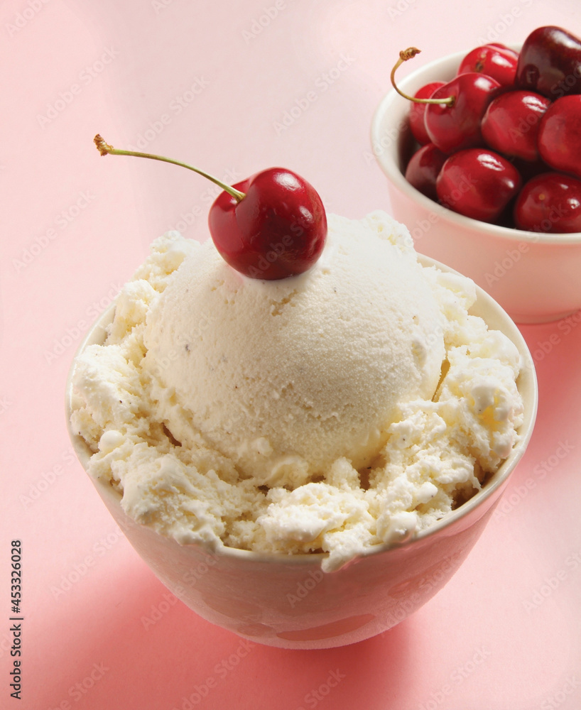 Vanilla Ice Cream with Cherries Vanilla Ice Cream with Cherries