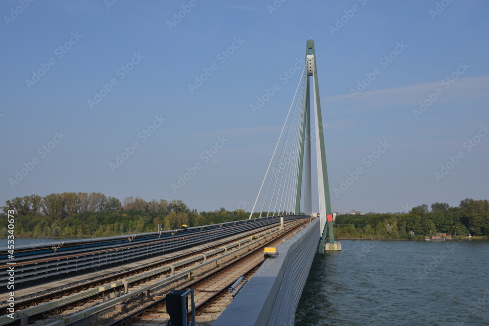 U-Bahn-Brücke über die Donau nächst Donaumarina Wien Österreich, 06.10.2014